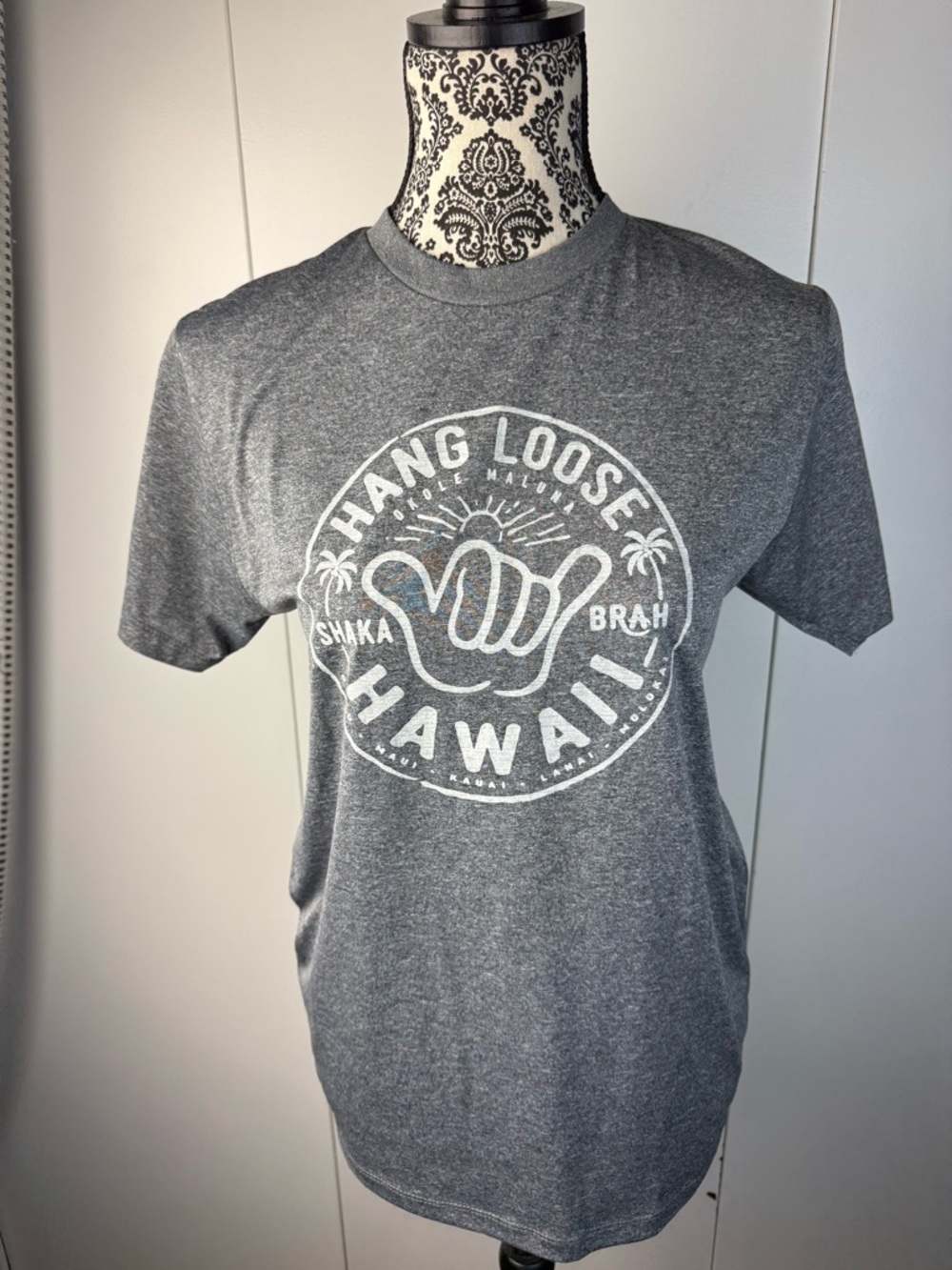 Hang Loose Hawaii Graphic small T-Shirt - Gray SPF beachwear athletic top